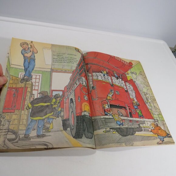 Firemouse 1980s (Old Thin Pages)Weekly Reader Paper Back Firefighter - Picture 7 of 14